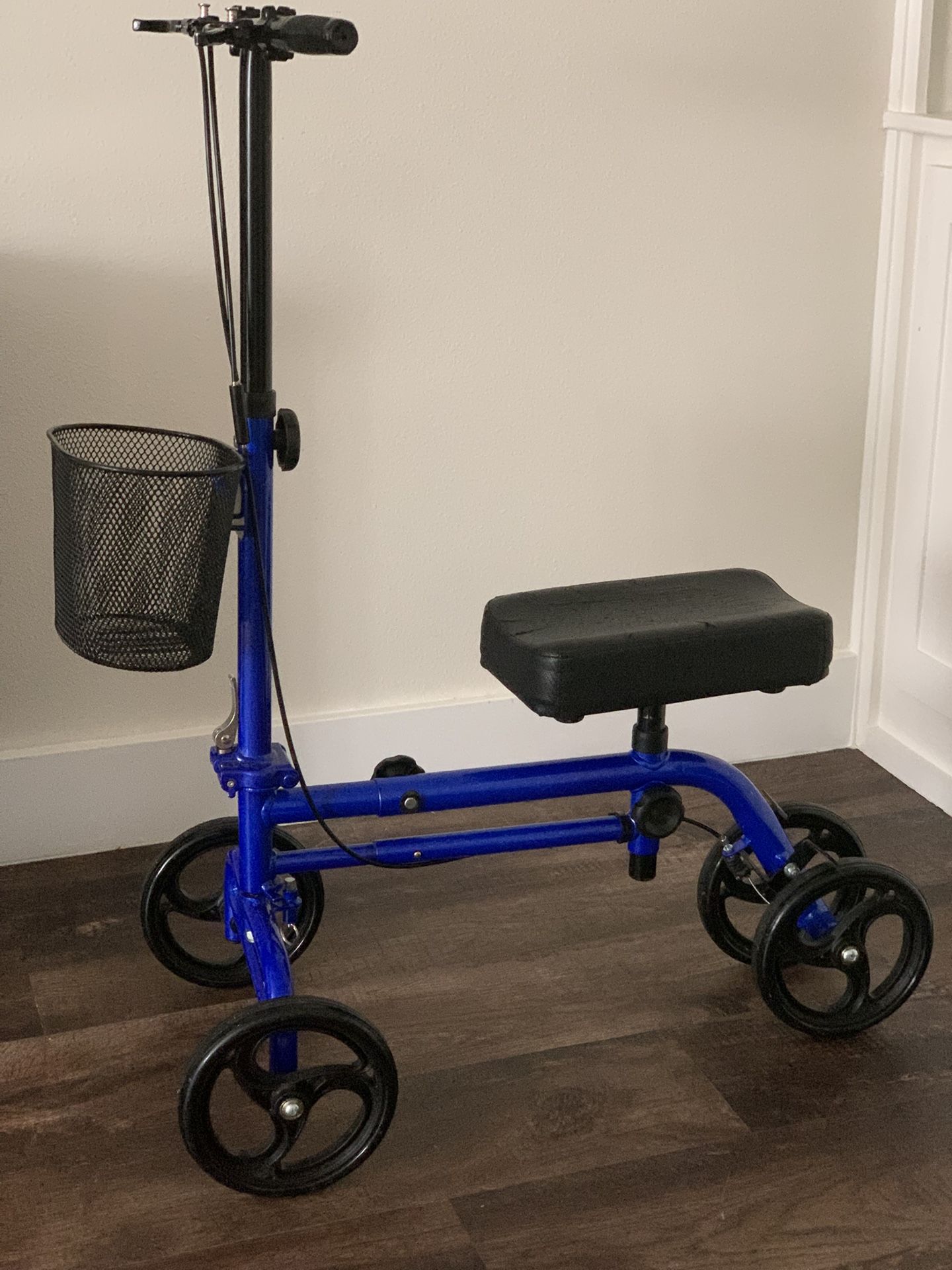 Knee scooter