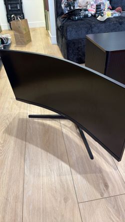Samsung Black 32 inch curved Monitor
