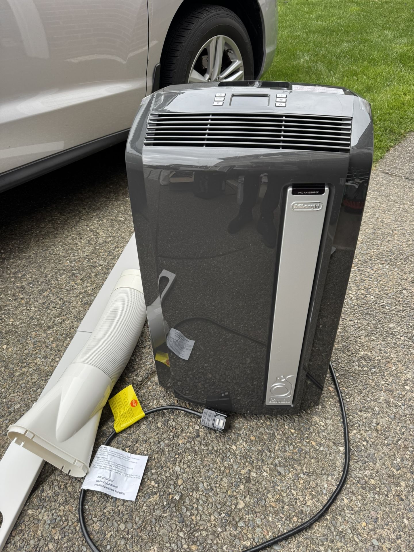 DeLonghi Air Conditioner 12,500 BTU/h 500 sqft