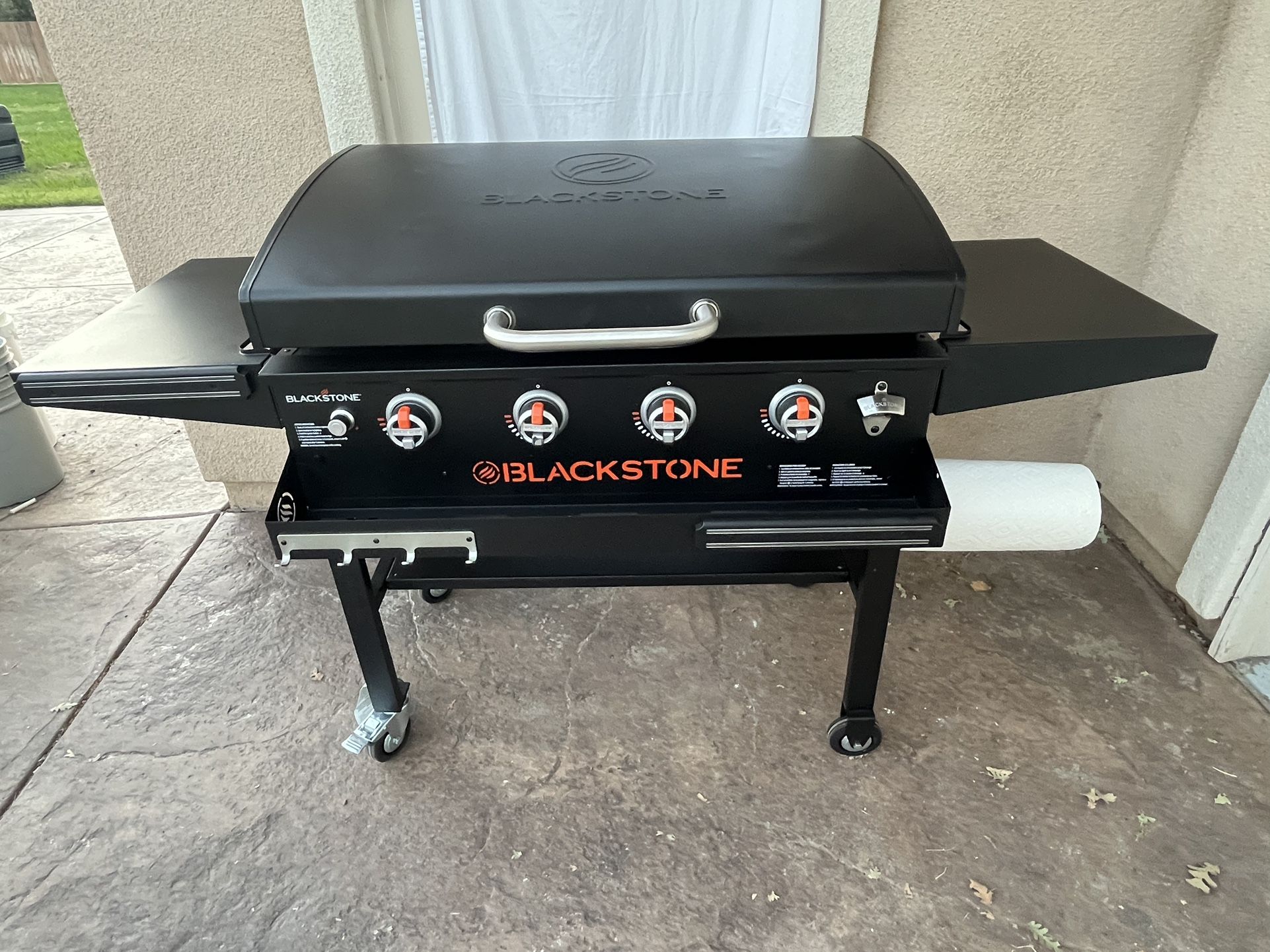 36” Blackstone Griddle With Hinged Lid On Wheels for Sale in Roseville