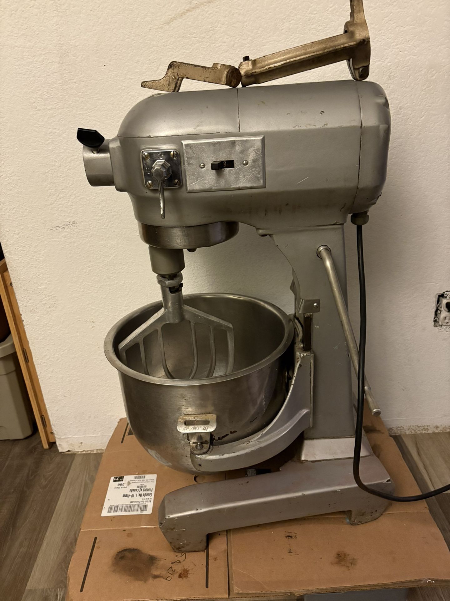 Hobart A-200 20 Qt Commercial Mixer w/ Bowl & Beater – Tested Works – As-Is