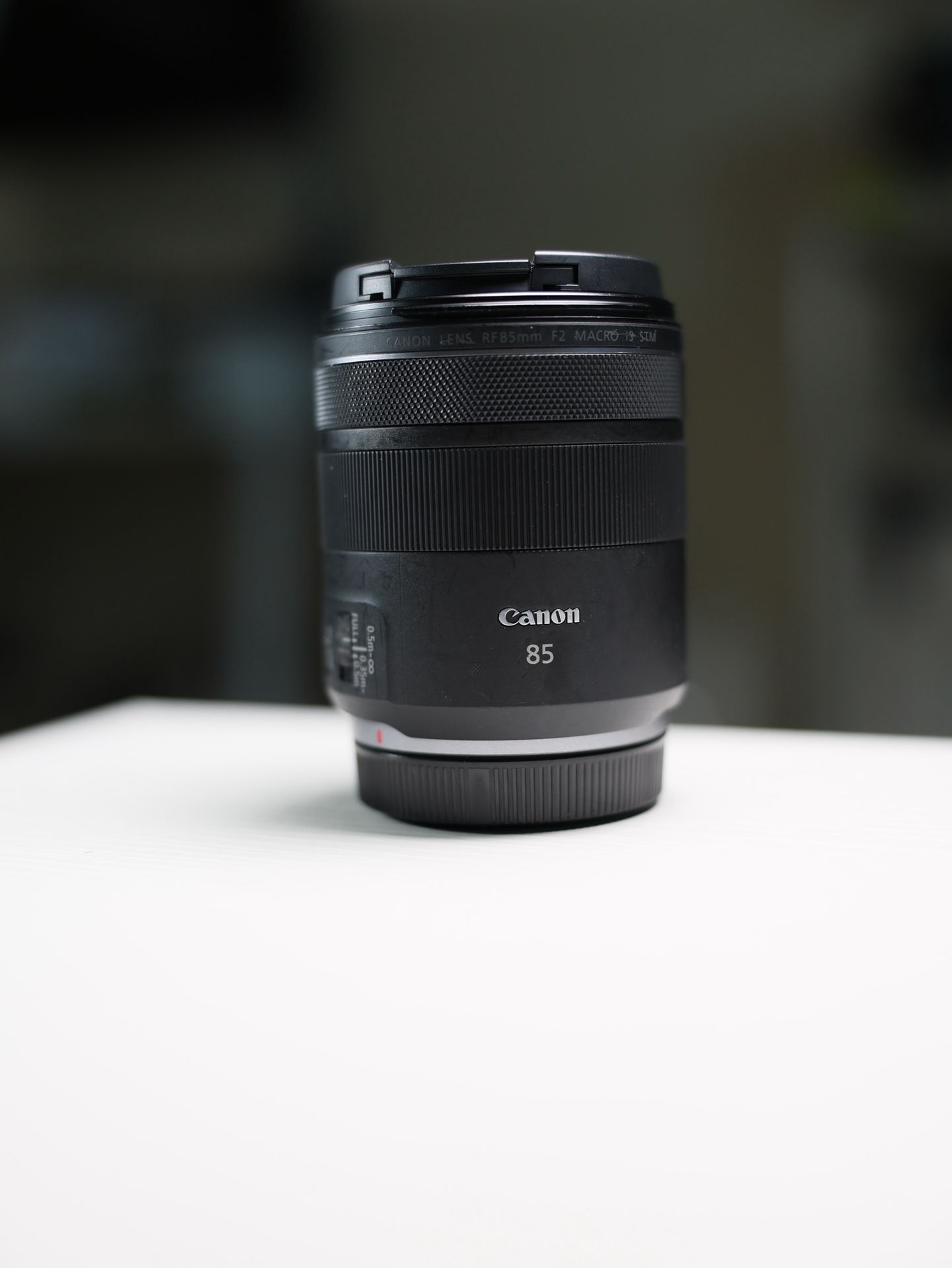 Canon RF 85mm F2