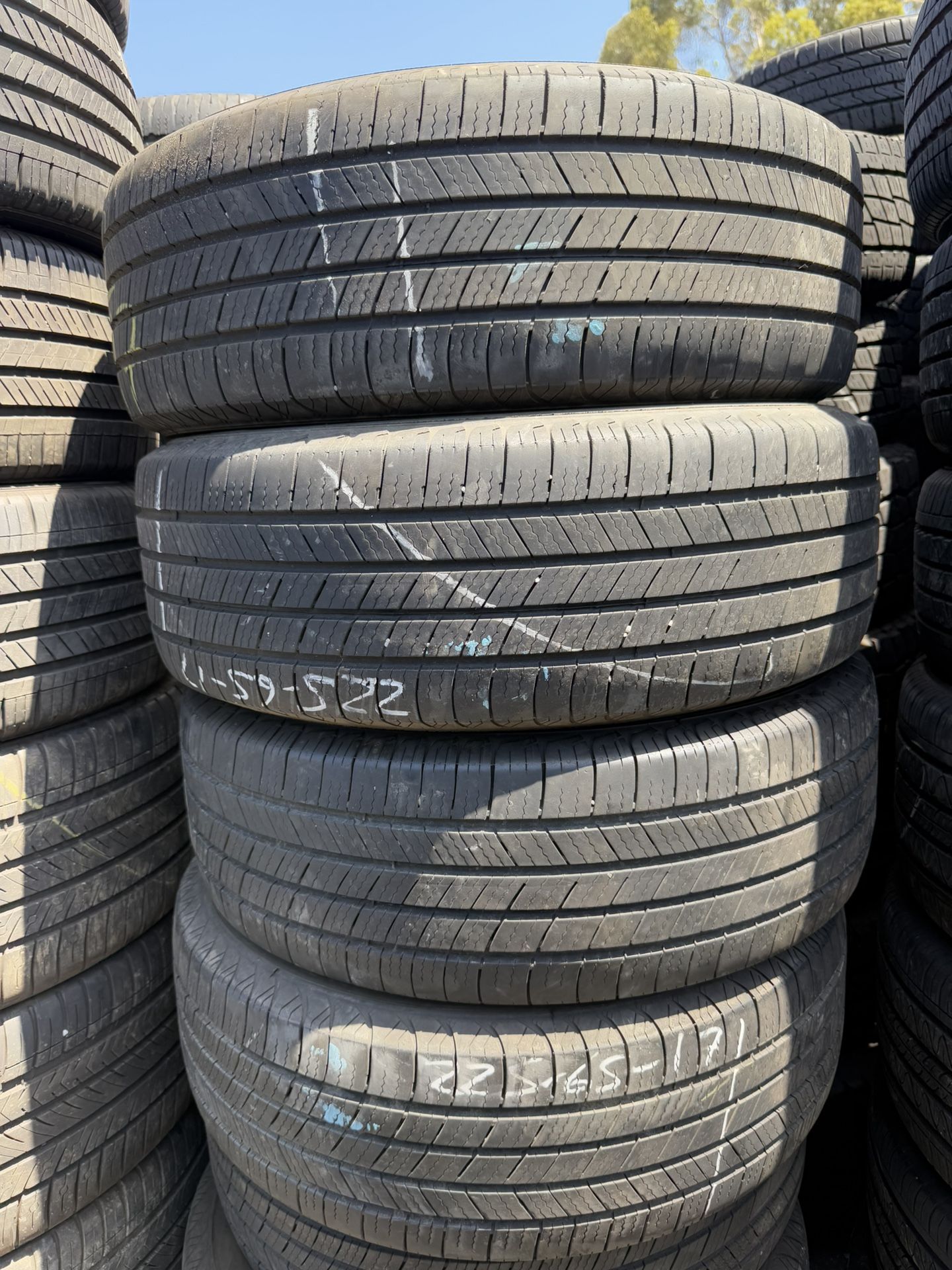 225 65 17 Vendo Un Set De Llantas Usadas En Excelente Condición Marca Michelin