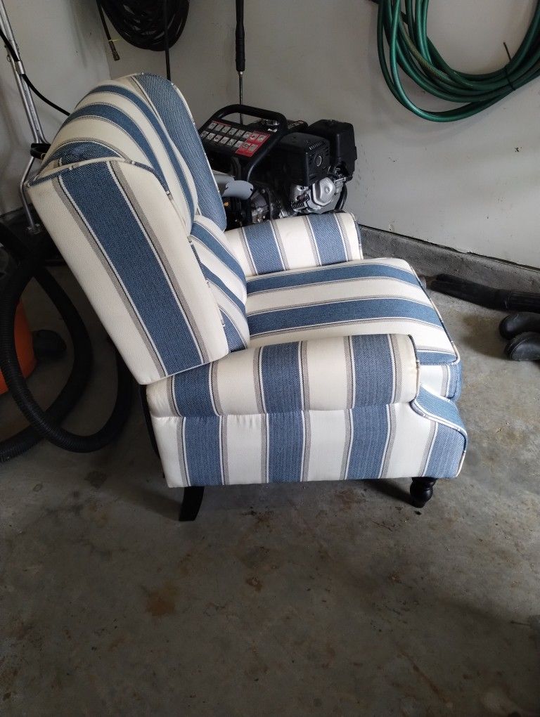 Reclining Chair $40