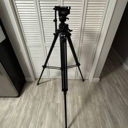E- Image Studio Tripod With Geared center Column & Fluid Head