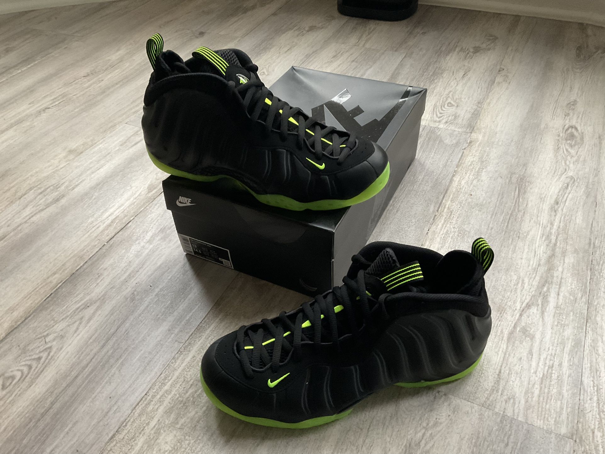 Nike Air Foamposite Black/Volt Size 13