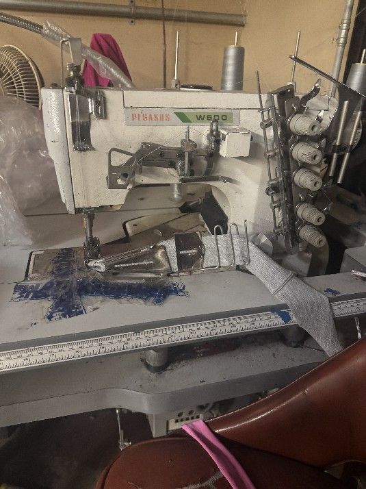 Pegasus W600 industrial sewing machine