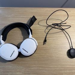 White Steelseries Arctis 7 With dongle 