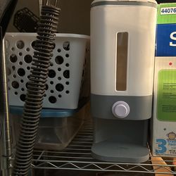 CEREAL/GRAINS DISPENSER