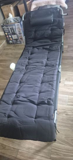 1 NEW LOUNGER CHAIR