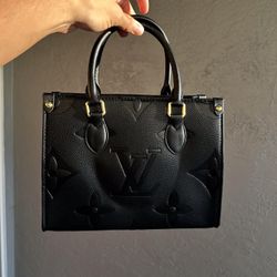 Louis Vuitton Paurse With Wallet for Sale in Orlando, FL - OfferUp