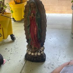 Virgin Mary Statue/ La Virgin De Guandalupe