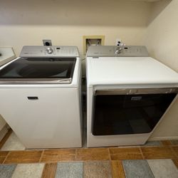 Maytag Bravos XL washer (electric) and dryer (gas) set