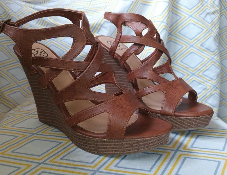NEW Daisy Fuentes, S 10m, 5in Wedge