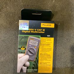 FLUKE 600V DIGITAL MULTIMETER