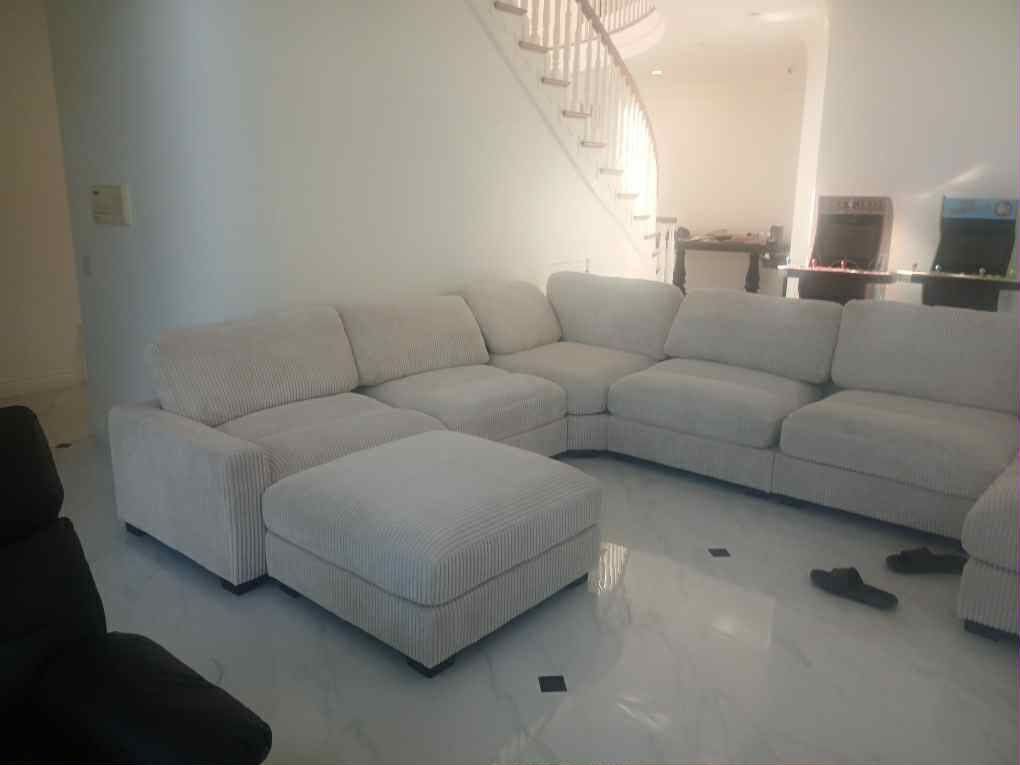 New 7 Piece Modular Sectional Couch with Comfy Chaise! Free Delivery 🚚!