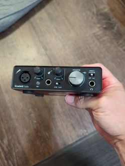 Focusrite Scarlet 2i2 Bundle