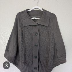 $25🎀By 💎JONES NEW YORK.💎Gray cable-knit PONCHO cardigan or cocoon-style sweater. Size M-$25🎀
