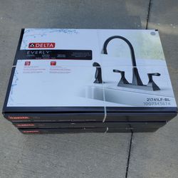 Delta Everly Two Handle Kitchen Faucet with Side Sprayer Black 21741LF-BL,