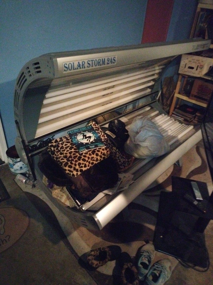 Solar Storm 24S Sun Tanning Machine