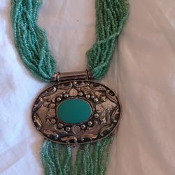 NECLACE- Turquoise And Silver - Costume jewlery 