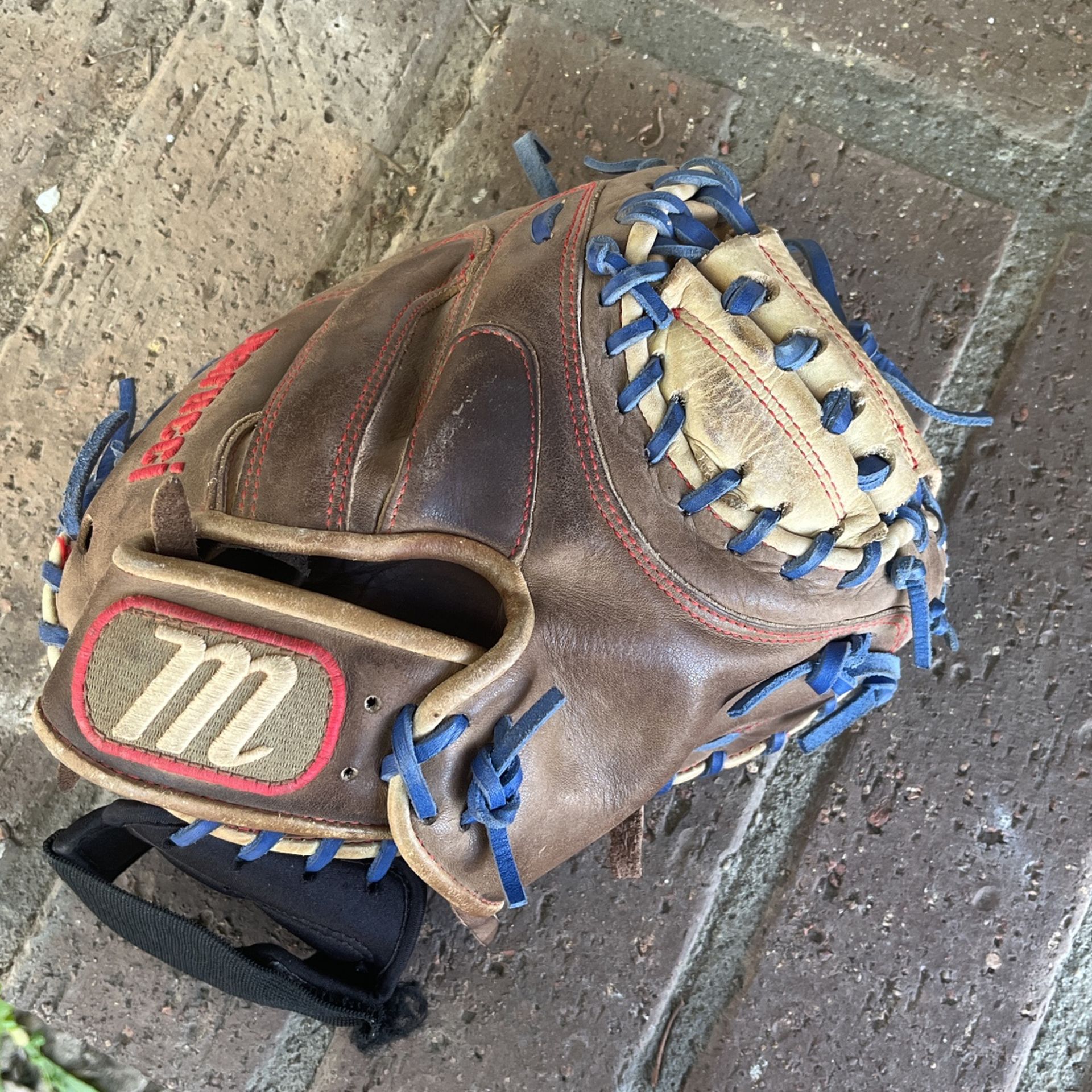 Marucci Catchers Glove 32.5 W Wrist Guard for Sale in Whittier, CA OfferUp