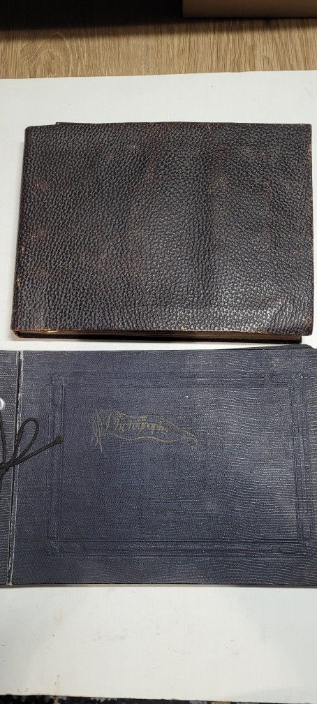 Lot of 250+ vintage photos in 2 albums