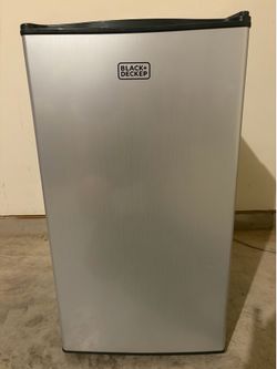 BLACK+DECKER 3.2 Cu Ft Mini Fridge w/ Freezer - Works Great