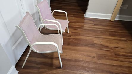 A set of 2 Kids' Mesh Lawn Chair