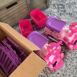 Disney Minnie Mouse 6V Powered Train w/ Track – 2 Trains, 1 Charger, Rechargeable Battery!