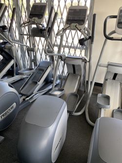 Precor EFX 532i Lower Body Elliptical With Adjustable  Incline, Gum Equipment 