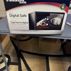 MASTER LOCK DIGITAL SAFE
