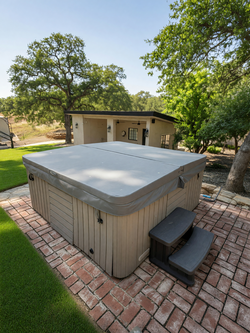 Hot tub/Spa in good condition