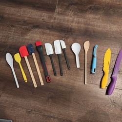 13 pcs kitchen various tools - 2 knives, peeler, spatula, brush etc 