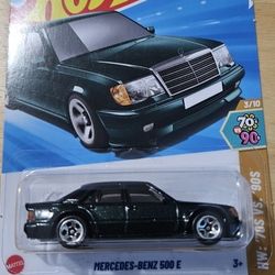 1/2 Hotwheels Mercedes Benz 500E