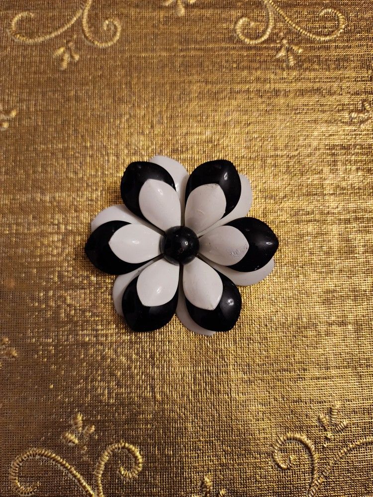 FLORAL BROOCH