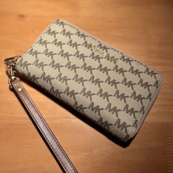 Jet Set Travel Large LogoJacquard Smartphone Wristlet