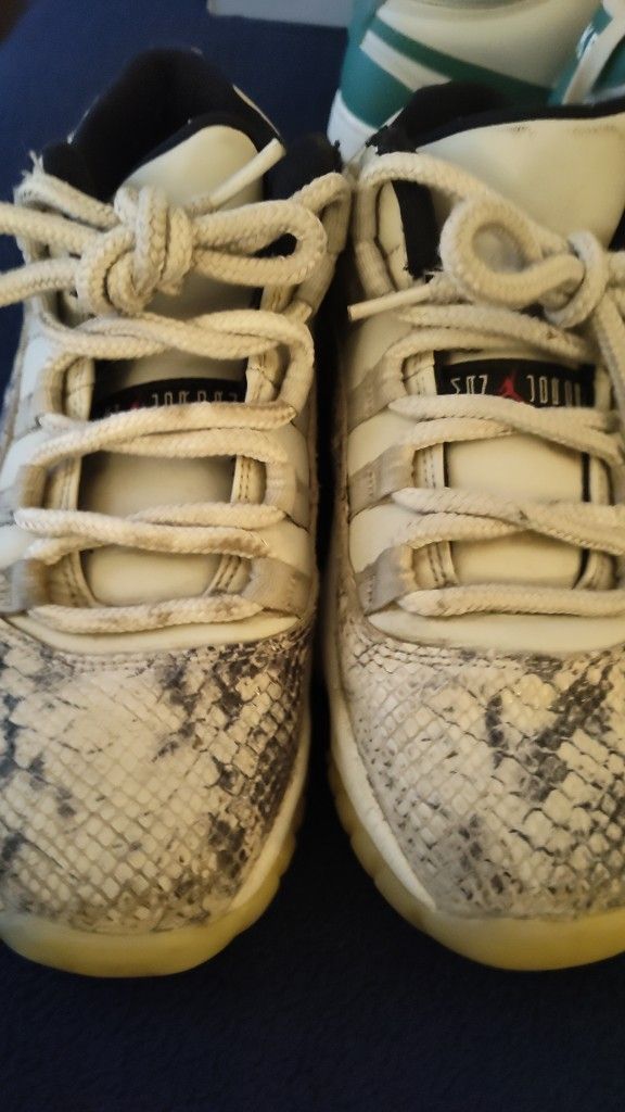 Jordan 11s Low Snake Skin 