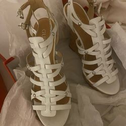 Beautiful GUESS Shoes - 7 1/2 7.5 - Mint Condition