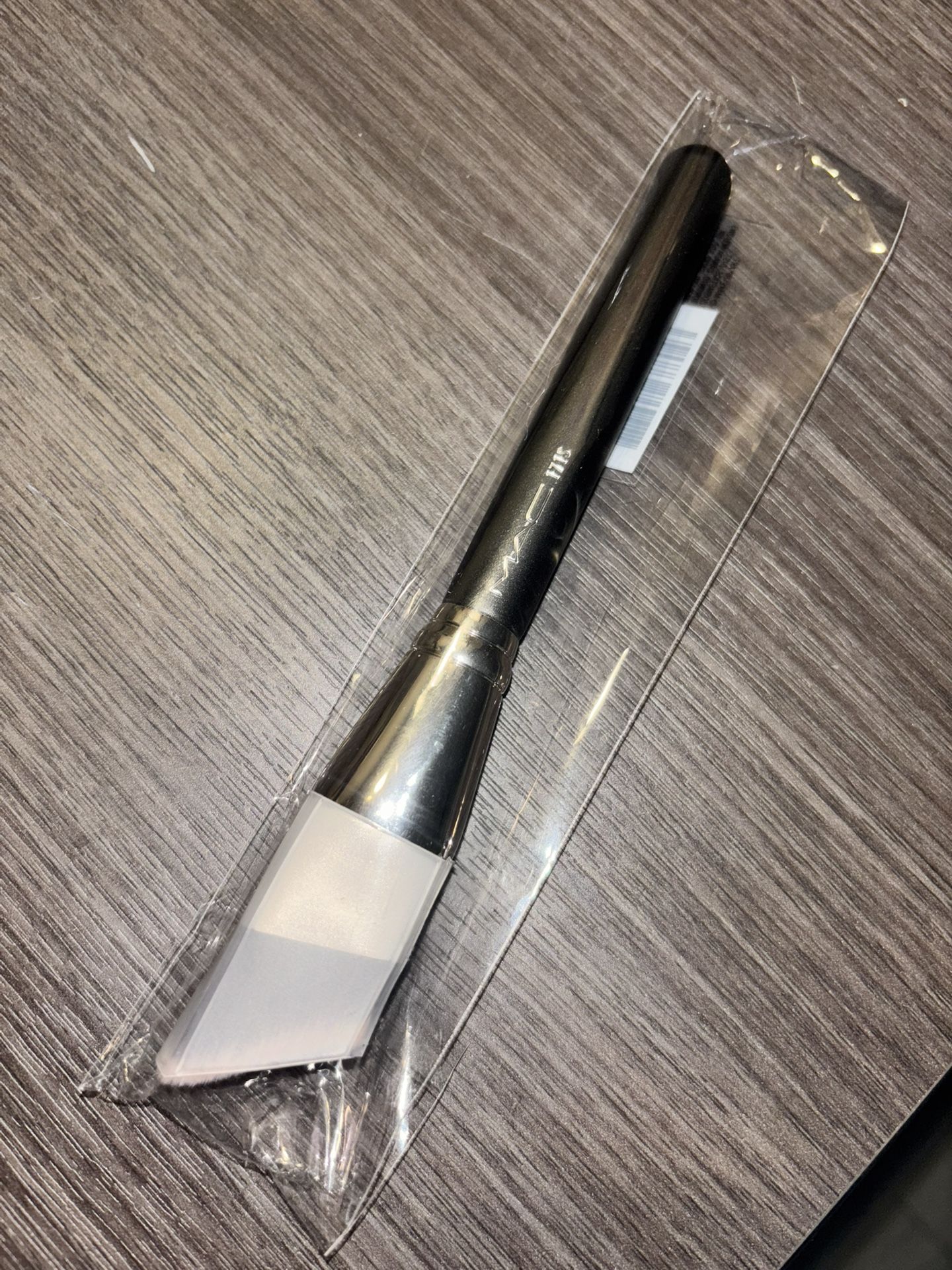 MAC 171 Smooth Edge All-Over Face Makeup Brush