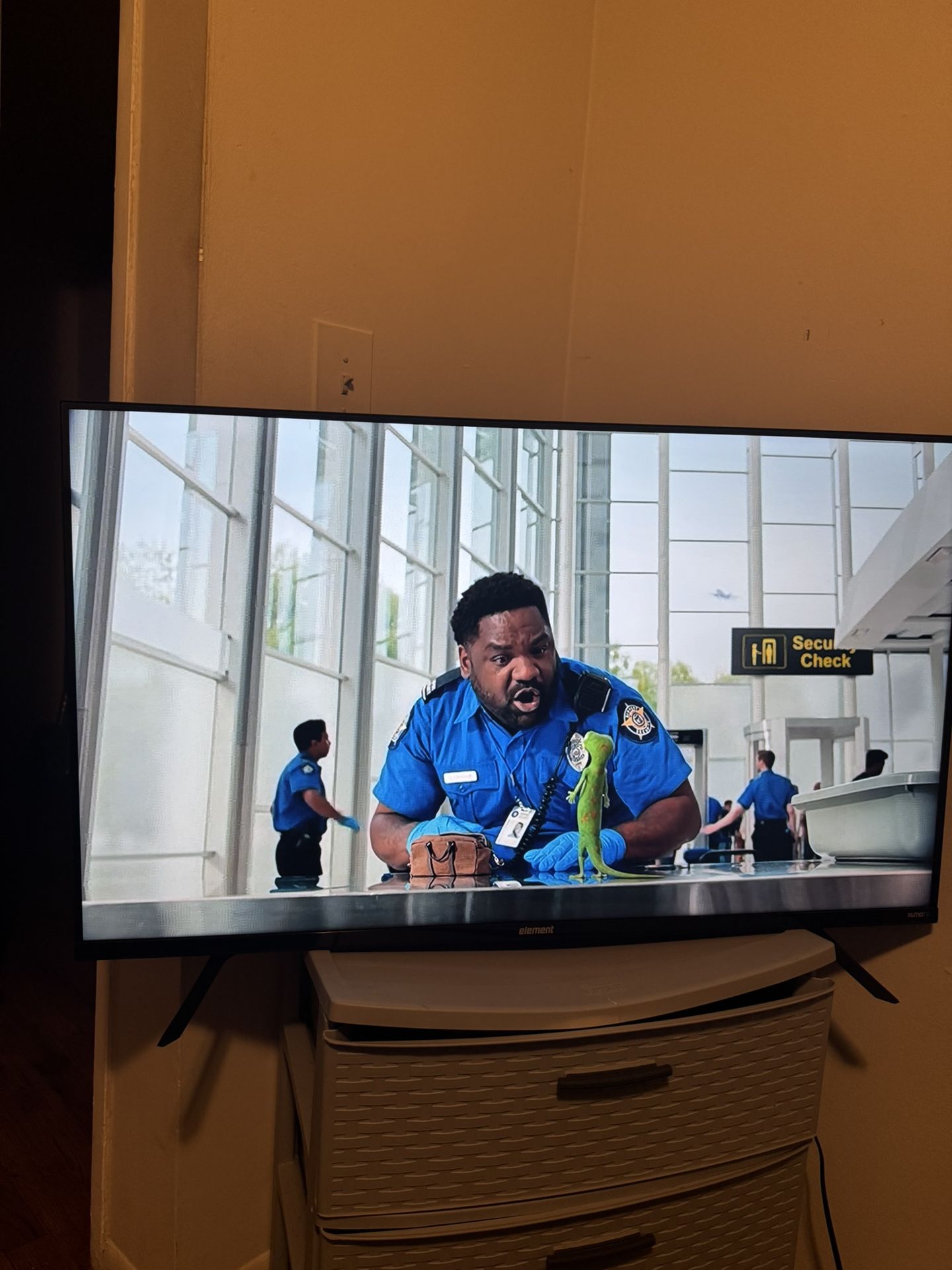 Element 43inch 4K TV