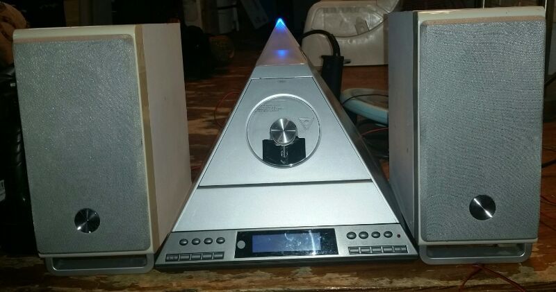 Radio shack pyramid style cd cassette player radio stereo system
