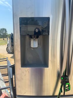 Stainless Steel Refrigerator with Ice and Water Dispenser