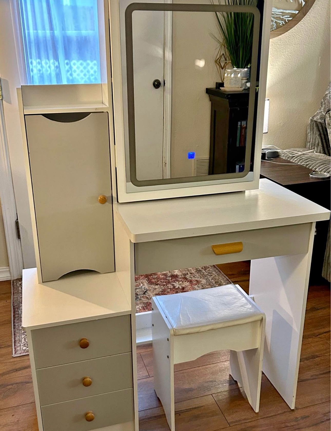 Make up Vanity with changing lights