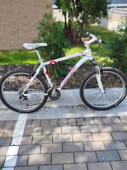 Gary Fisher Wahoo Mountain Bike (Genesis Frame) – 26" WheelsMountain bike, Gary Fisher Wahoo, Trek bike, hardtail MTB, 26 inch wheels, adult mountain