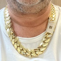 Just arrived🔥Super heavy handmade Miami Cuban Links Necklace 💥💥💥