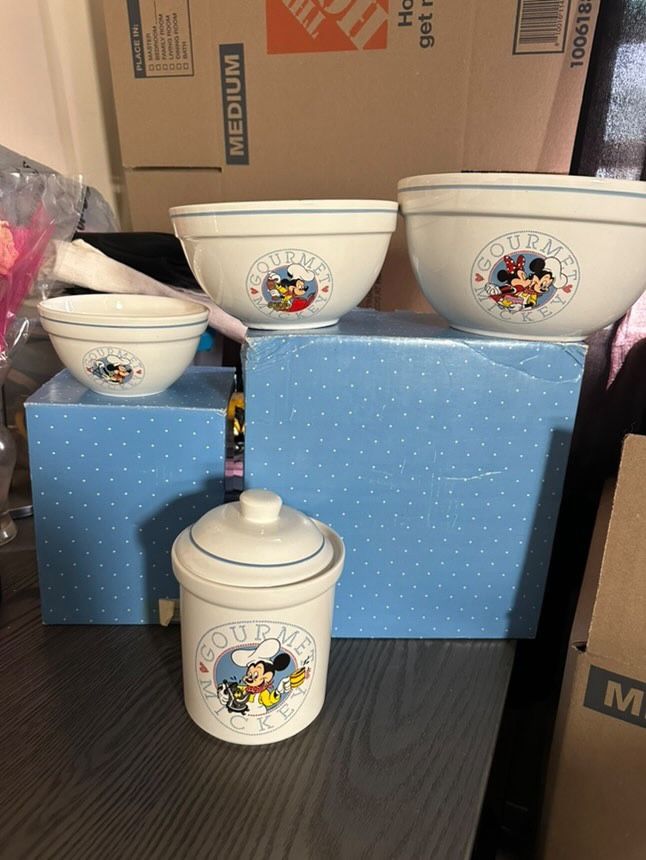 Vintage Mickey Set Of bowls Set Of 3 And 1 Cookie Jar