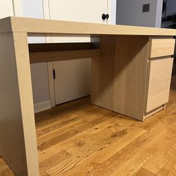 Desk/home desk/computer desk IKEA, MALM, in good condition