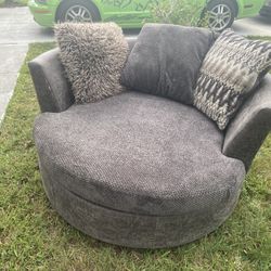 Round Lounge Loveseat