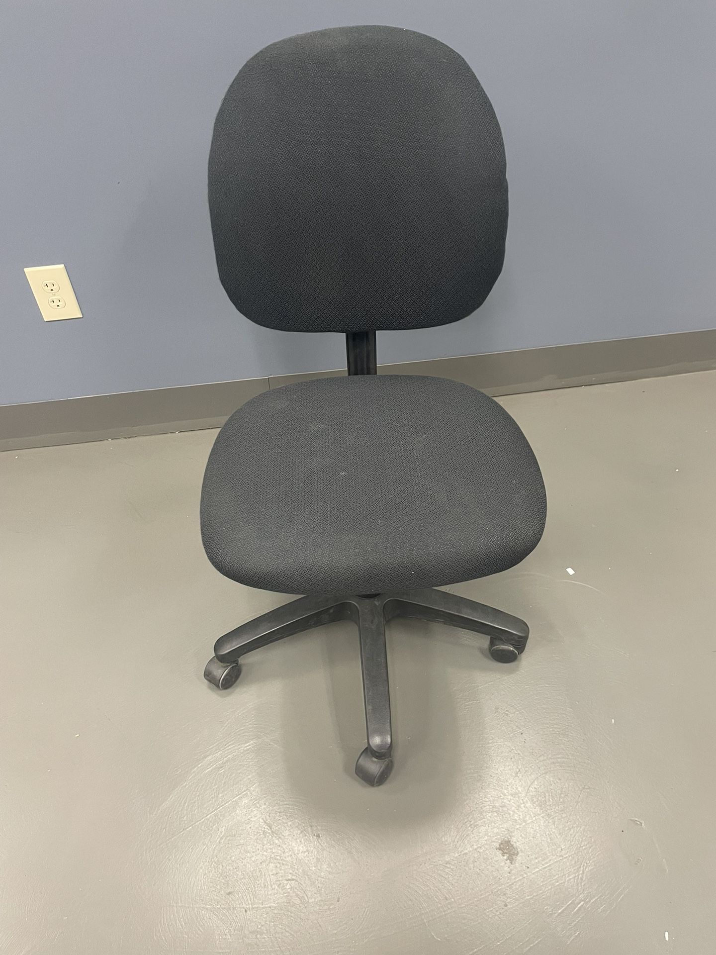 Liquidation Sale - Fabric Task Chair, Black